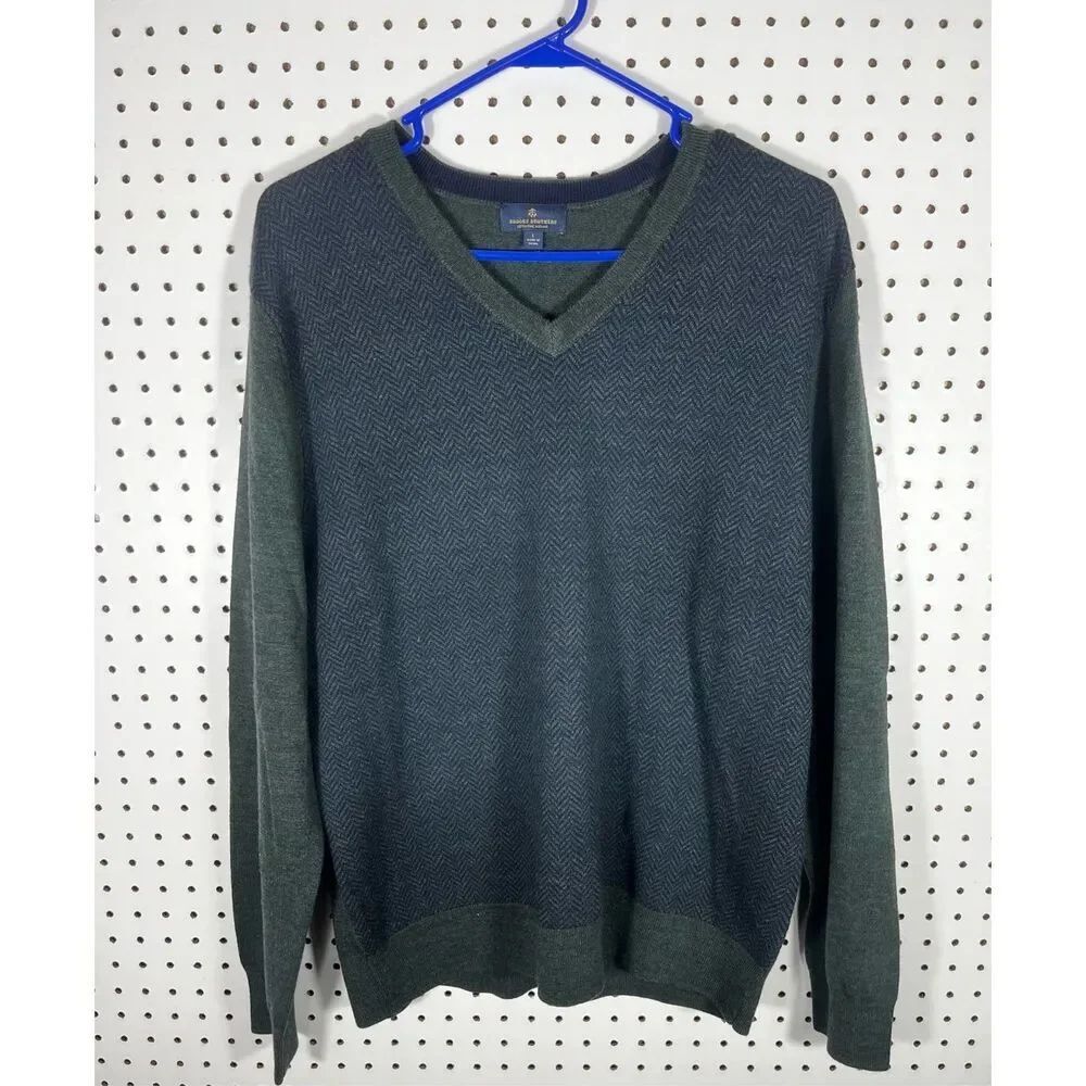 Brooks Brothers Merino wool V neck sweater size L